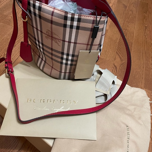 Leather and Haymarket Check Crossbody Bucket bag, in POPPY RED COLOR. - Picture 2 of 3